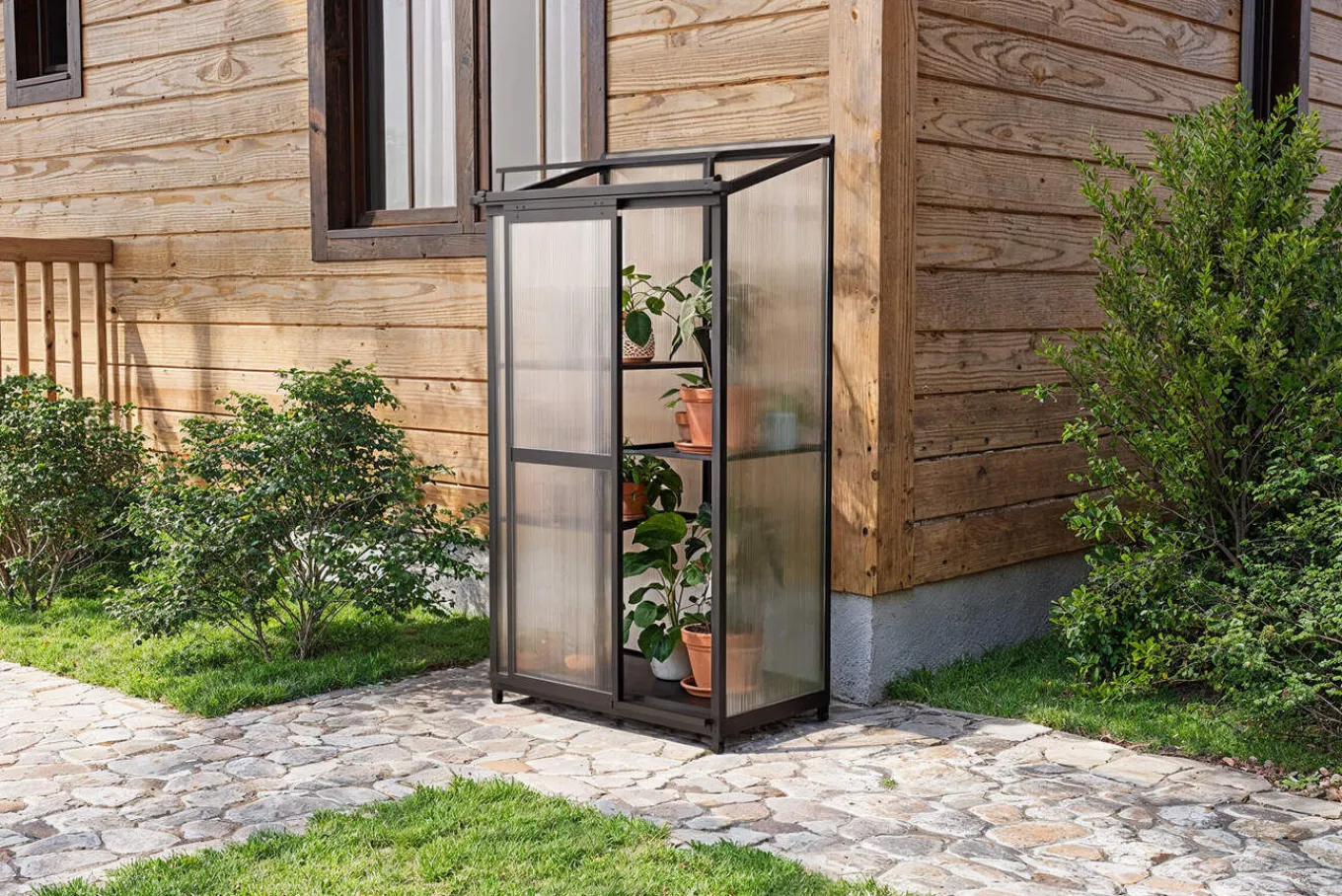 Verde Smart Balkon-Gewächshaus, schwarzer Rahmen, Aluminium/Polycarbonat, 91 x 51 x 166 cm, UV-beständig, pulverbeschichtet, mit Tür und Regalböden Gewächshaus|Aluminium-Gartenmöbel
