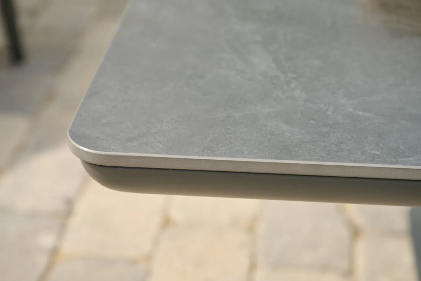 Sale Roma Lifttisch, Anthrazit, Alu/Gesinterter Stein, 140 x 80 cm, höhenverstellbar Gartentische|Aluminium-Gartenmöbel