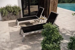 Online 2er-Set Sonnenliegen, silber/schwarz, Alu/Textil, 198x66x32cm, mit Beistelltisch 45x45cm Gartenliegen