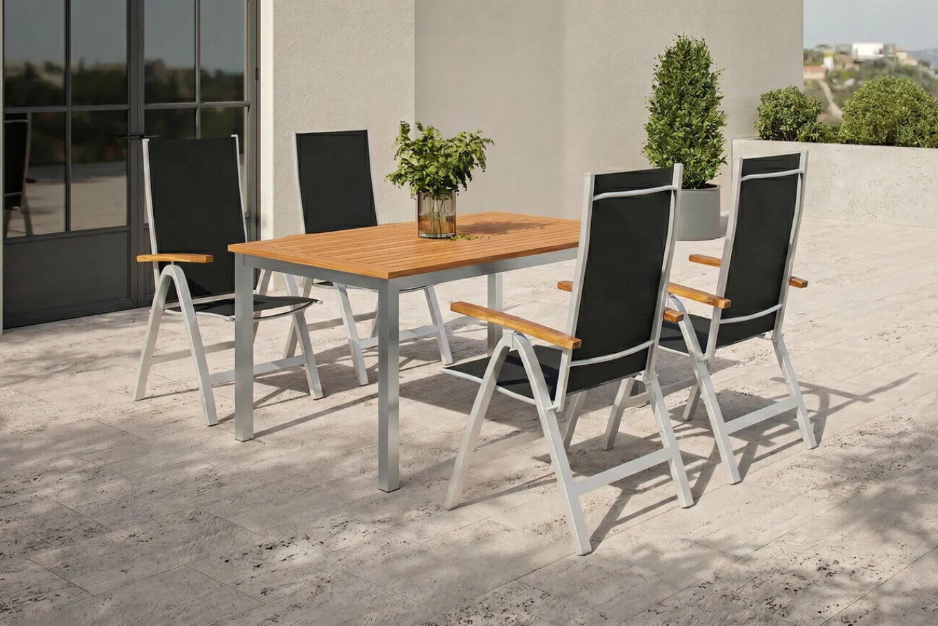 New Garten-Essgruppe, silber/natural, Alu/Eukalyptus, 150 x 90 x 74 cm, 4 Sitzplätze, witterungsbeständig, mit Fußkappen, FSC®-zertifiziertes Produkt Garten-Essgruppen|Aluminium-Gartenmöbel