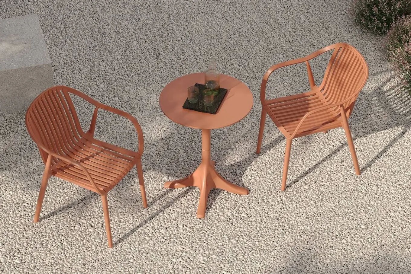 New Pico Curve Balkon-Set, ziegelrot, Kunststoff, Tisch Ø 70 cm und 2 Stapelsessel, UV- und wetterfest Balkonmöbel-Set
