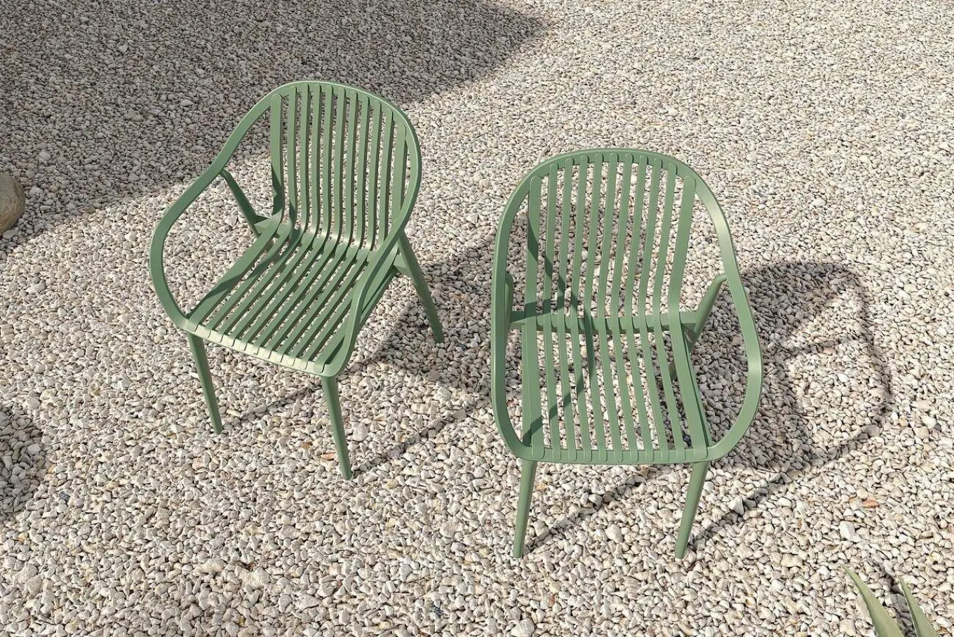 Hot Pico Curve Stapelsessel 2er-Set, pestogrün, Kunststoff, 56,5 x 59,5 x 83 cm, stapelbar, UV-beständig Gartenstühle & Gartensessel