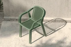 Hot Pico Curve Stapelsessel 2er-Set, pestogrün, Kunststoff, 56,5 x 59,5 x 83 cm, stapelbar, UV-beständig Gartenstühle & Gartensessel