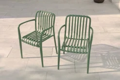 Online Pico Soft Balkon-Set, pestogrün, Kunststoff, Tisch Ø 70 cm und 2 Stapelsessel, UV-beständig, wetterfest Balkonmöbel-Set