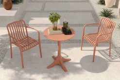 New Pico Soft Balkon-Set, ziegelrot, Kunststoff, Tisch Ø 70 cm und 2 Stapelsessel, UV-beständig, wetterfest Balkonmöbel-Set