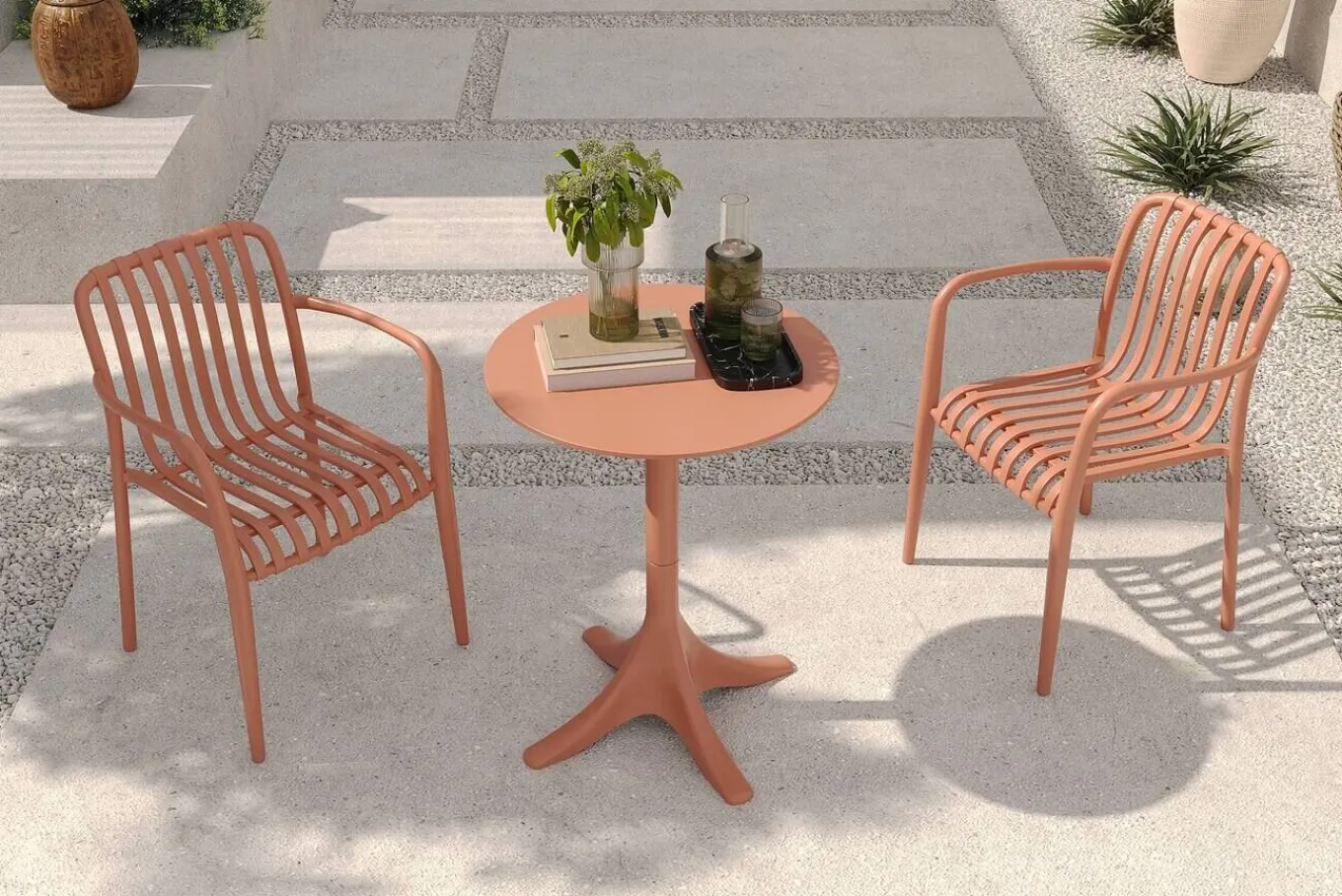 New Pico Soft Balkon-Set, ziegelrot, Kunststoff, Tisch Ø 70 cm und 2 Stapelsessel, UV-beständig, wetterfest Balkonmöbel-Set