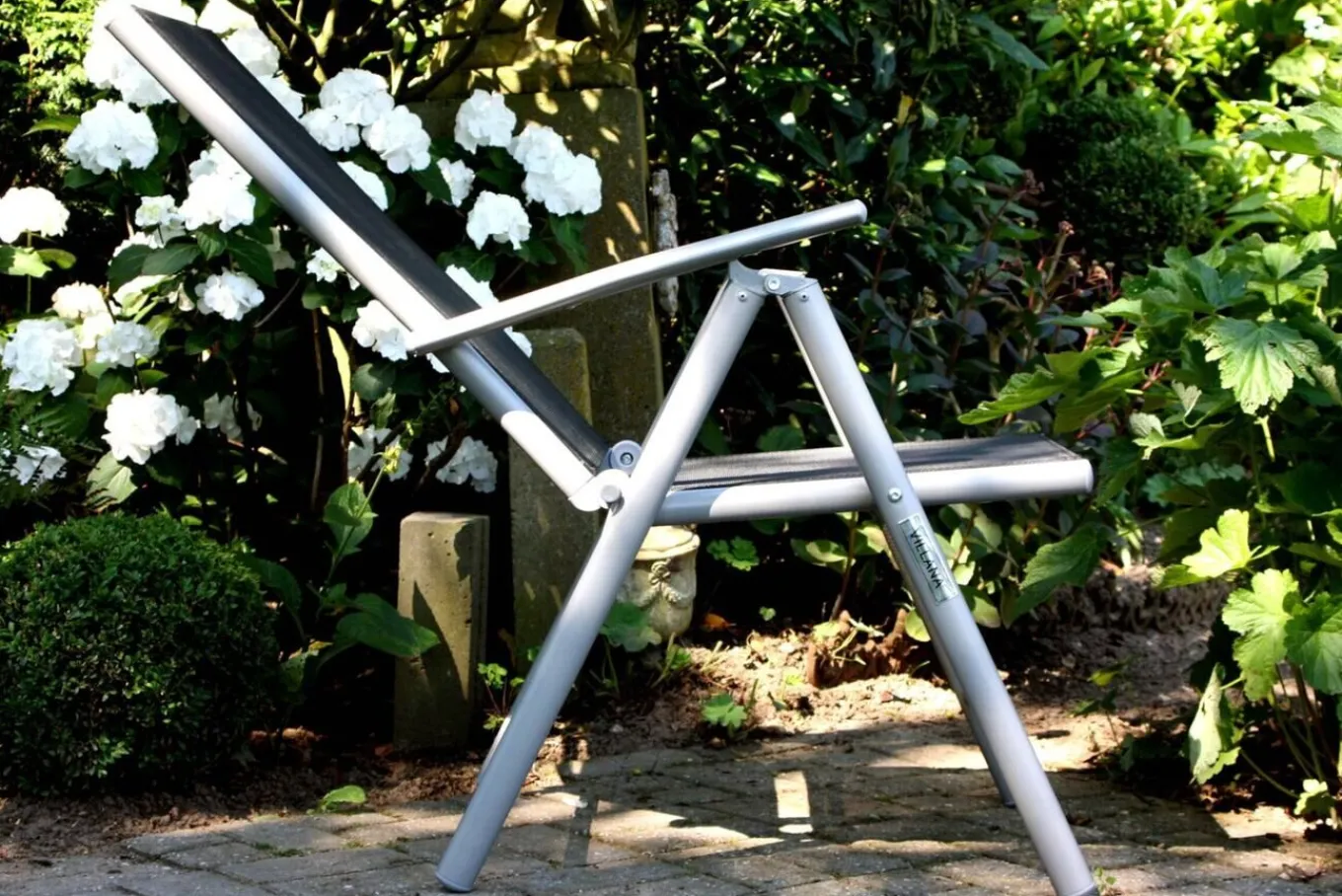 Hot Sylvania Klappstuhl, silber/schwarz, Aluminium/Textil, 68 x 56 x 107 cm, klappbar Aluminium-Gartenmöbel|Gartenstühle & Gartensessel